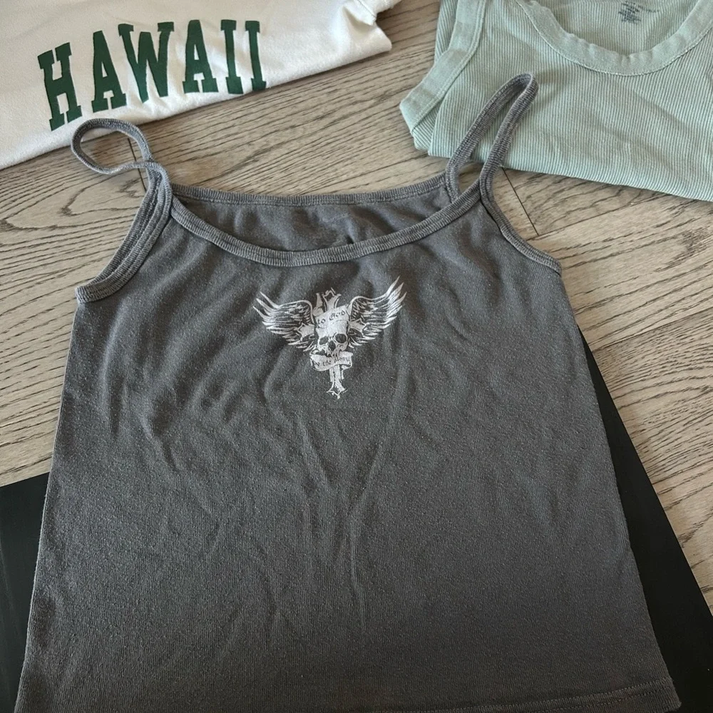 Brandy Melville Bundle - Picture 4 of 6